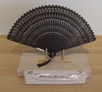 扇子黒.J　<br />
PG