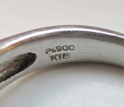 エメラルド指輪　刻印 500px.jpg