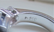 pt900 サファイヤ　メレダイヤ指輪 刻印 400px.JPG